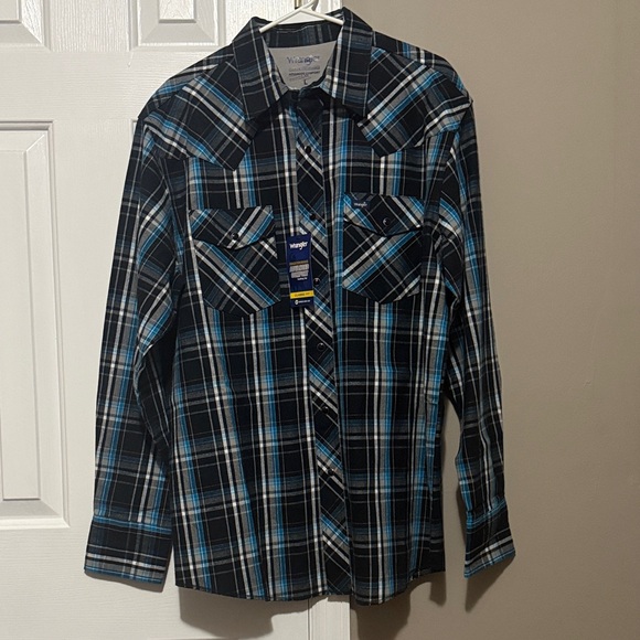 Wrangler Other - Wrangler Men's Plaid Shirt in Black and Blue Size Large